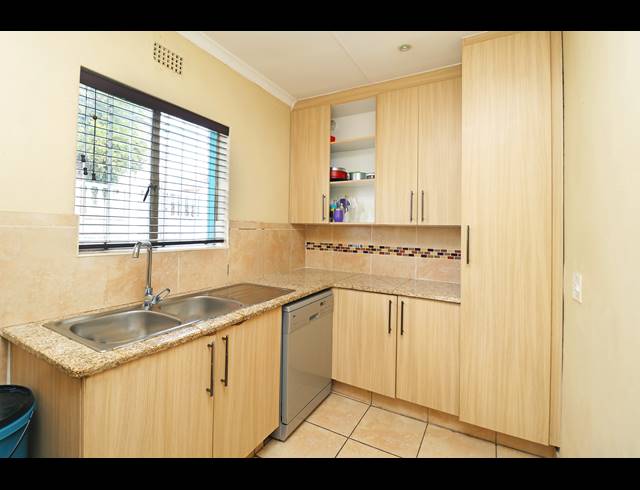 3 BEDROOM HOUSE FOR SALE IN KEW